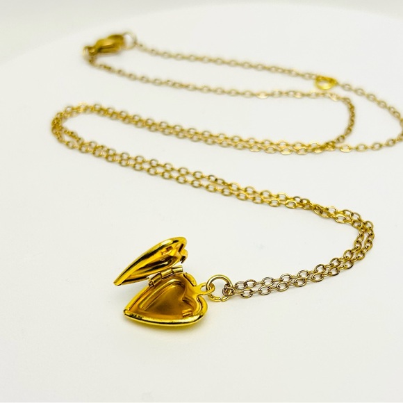 Fabiana1075 Jewelry - Gold Heart Locket Pendant Necklace Stainless Steel Hypoallergenic